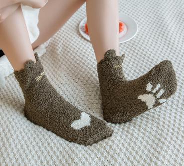 Großhandel B2B Flauschige Fußsocken süß Herz Tier Muster mit Ohren